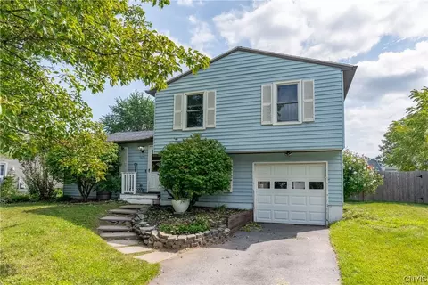 5051 Hackberry Ln, Clay, NY 13041