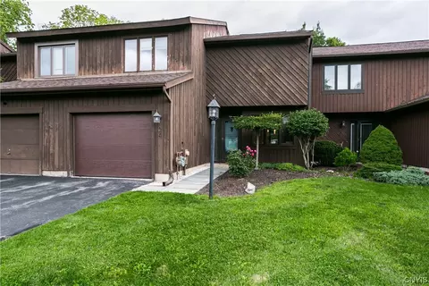 24 Jarvis Dr, Manlius, NY 13104
