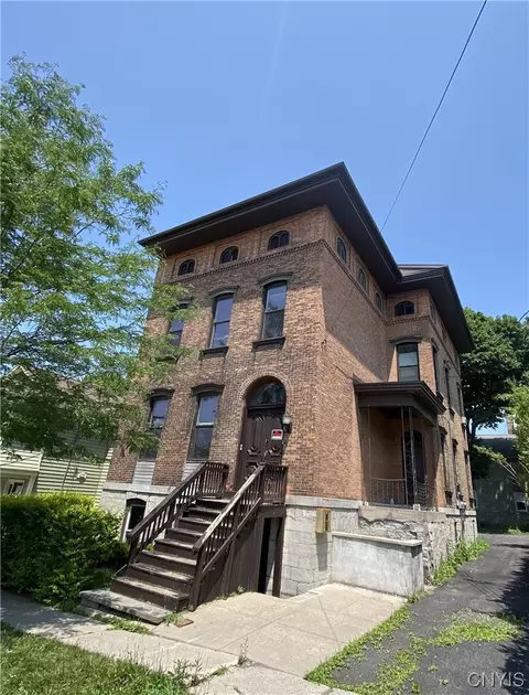 4 James St, Auburn, NY 13021