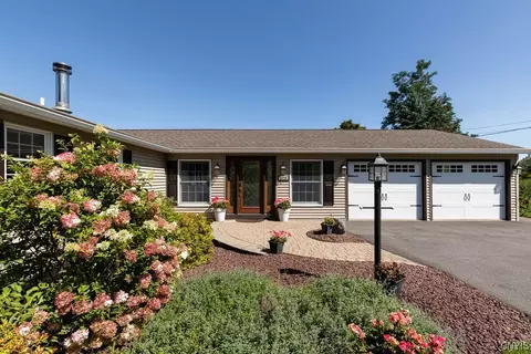 4120 Gibbs Rd, Manlius, NY 13104