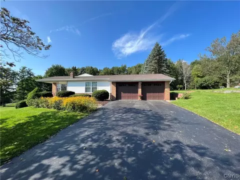 5831 Mondore Dr, Lafayette, NY 13084