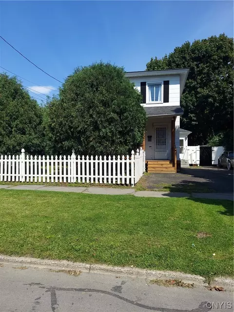 67 Wall St, Auburn, NY 13021