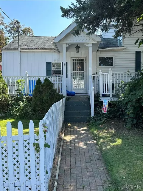 227 W 5th St, Oswego, NY 13126