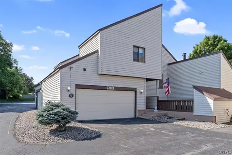 202 Woburn Dr, Camillus, NY 13031