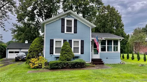 15 Spruce St, Lysander, NY 13027