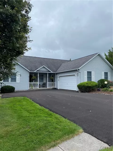 5475 Pebble Beach Dr, Camillus, NY 13031