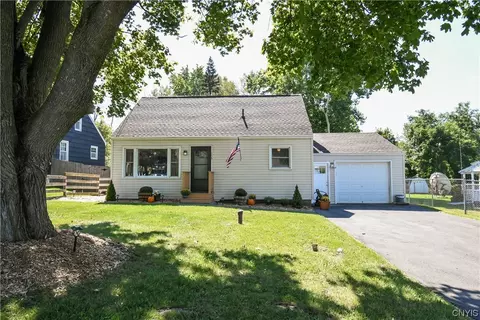 153 Kendall Dr W, East Syracuse, NY 13057