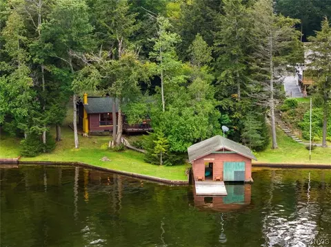 117 Tulgeywood Ln, Webb, NY 13420