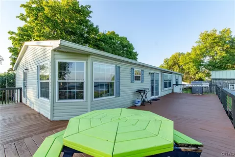 9285 State Park Rd, Lyme, NY 13693