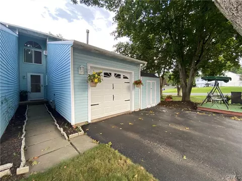 8400 Fathom Dr, Baldwinsville, NY 13027