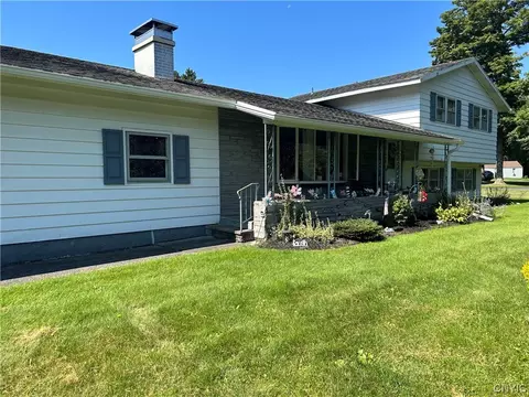 1438 Albany St E, Utica, NY 13501
