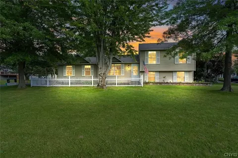 8786 Sienna Dr, Cicero, NY 13039