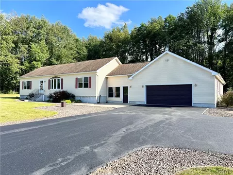 693 Kibby Rd, Lysander, NY 13027