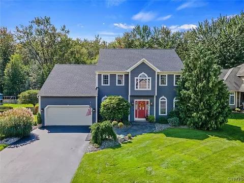 8413 Vermillion Cir, Lysander, NY 13027