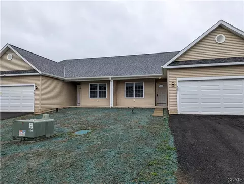 8193 Rachel Ct, Clay, NY 13027