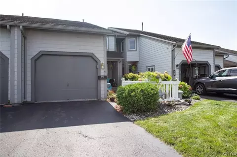 95 Midlake Cir, East Syracuse, NY 13057
