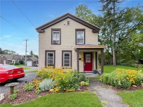 501 1st St, Salina, NY 13088