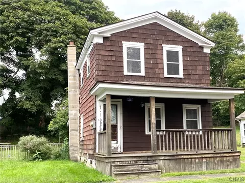 33 Mcwhorter St, Oswego, NY 13126