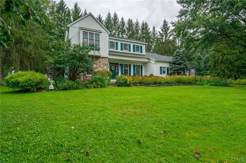 2532 Country Ln, Lysander, NY 13027