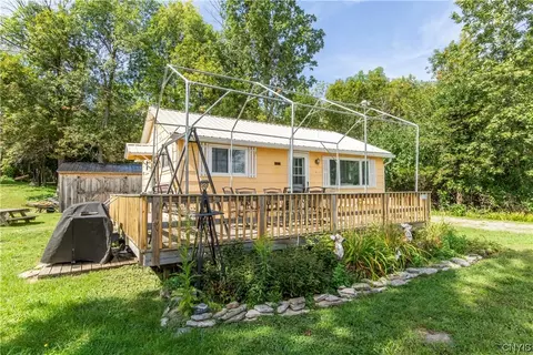 8838 State Park Rd, Lyme, NY 13693