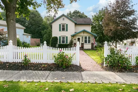 124 East Ave, Minoa, NY 13116