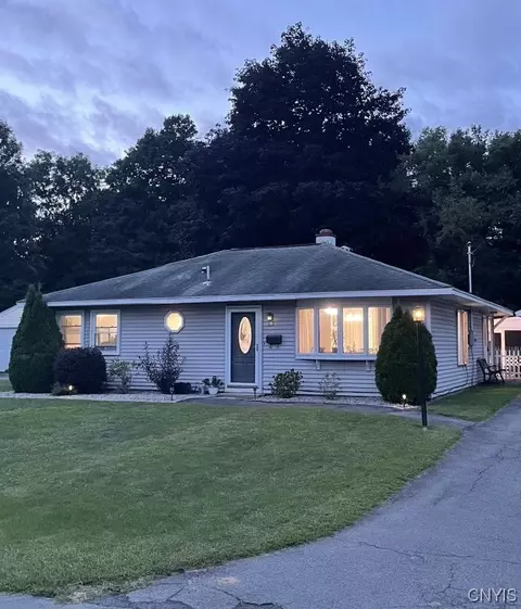 23 Larchmont Dr, New Hartford, NY 13413