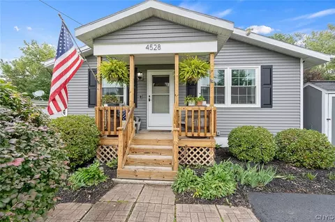 4528 Grace Pl, Onondaga, NY 13078