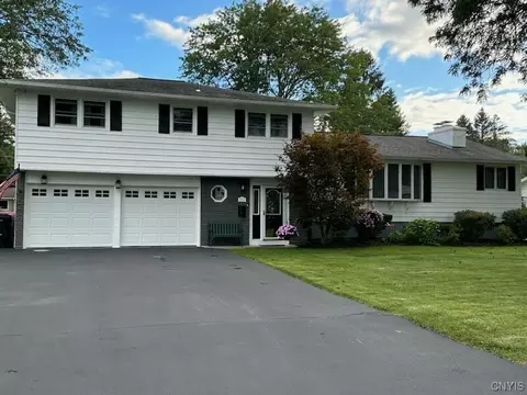 211 Colony Park Dr, Salina, NY 13088