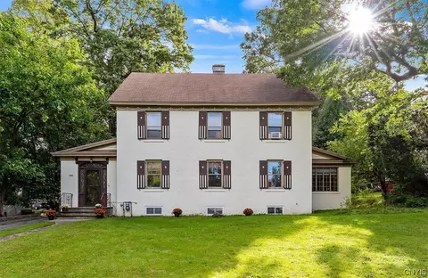 943 Comstock Ave, Syracuse, NY 13210