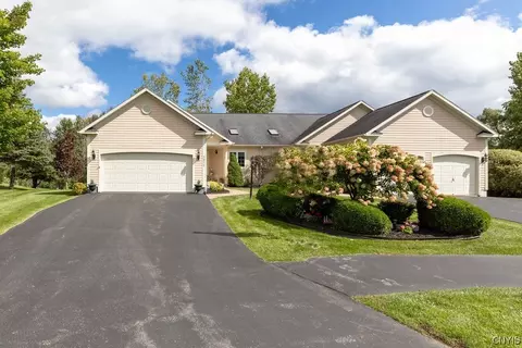 2872 Sanibel Cir, Lysander, NY 13027