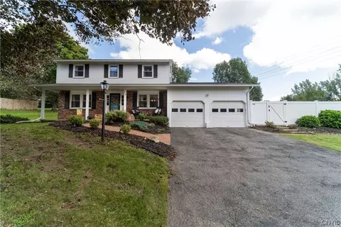 4190 Old Homestead Rd, Onondaga, NY 13215