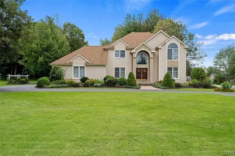 4 Country Ln, Oswego, NY 13126