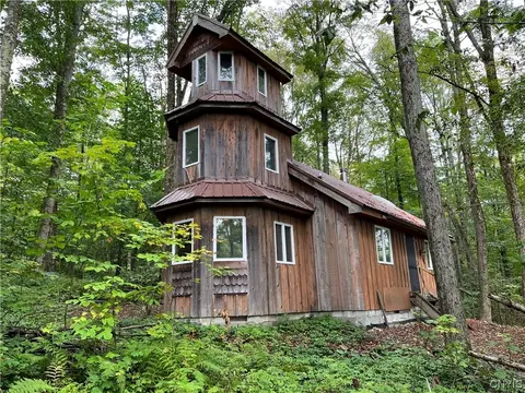 9565 Sawmill Run Rd, Napoli, NY 14755