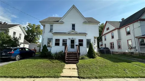 22 Pleasant St, Auburn, NY 13021