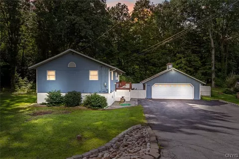1643 County Route 57, Volney, NY 13069