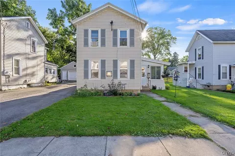 33 Delevan St, Auburn, NY 13021