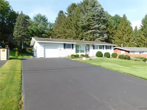 230 Wynnfield Dr, Syracuse, NY 13219