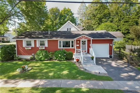 17 Virginia St, Lysander, NY 13027