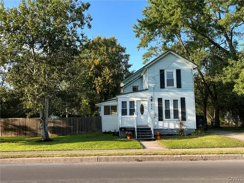 316 E North Canal St, Lenox, NY 13032
