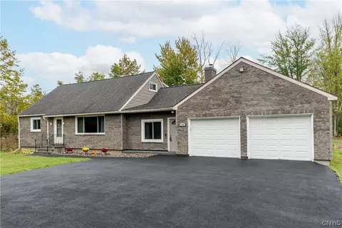 6150 Lakeshore Rd, Cicero, NY 13039
