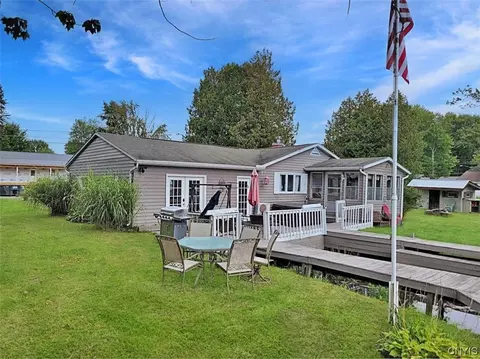 1000 Woodland Dr, Vienna, NY 13308