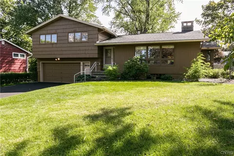 215 Ridgecrest Rd, Syracuse, NY 13214