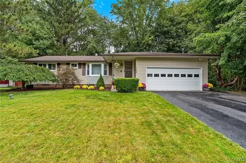 7226 Rosewood Cir, Syracuse, NY 13212