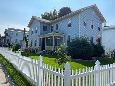 100 W Mohawk St, Oswego, NY 13126