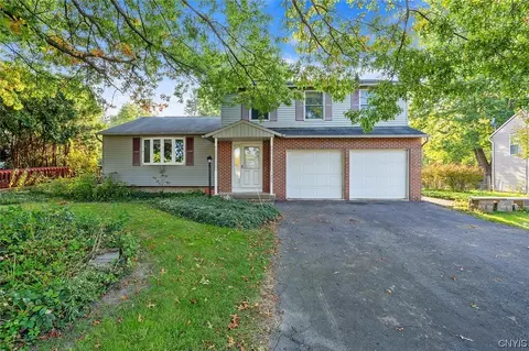7823 Running Brook Ln, Cicero, NY 13039