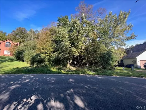 112 Topaz Trl, Camillus, NY 13219