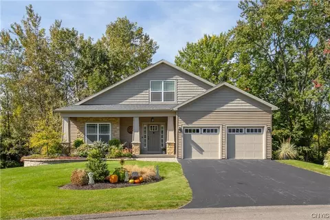 8265 Autumn Rdg, Lysander, NY 13027