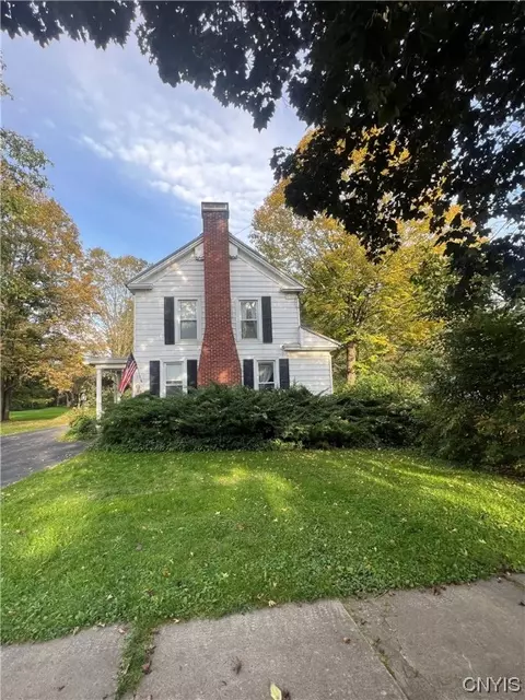 27 Eaton St, Hamilton, NY 13346