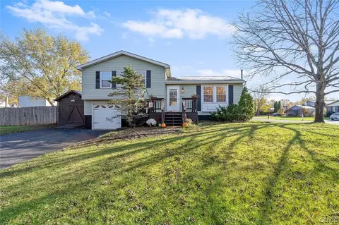 7611 Autumnal Ln, Clay, NY 13088