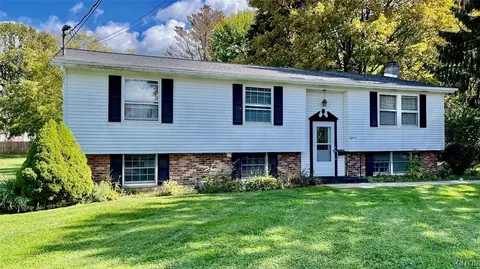 18 Spruce St, Lysander, NY 13027